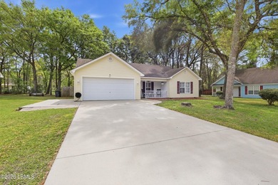 Welcome to 9 Wellena Court! Tucked away on a quiet cul-de-sac - photo 1