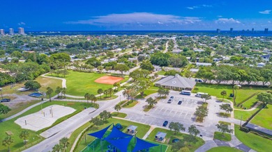 The perfect Handy-man special with a 10,000 sqft lot. Amazing - photo 22