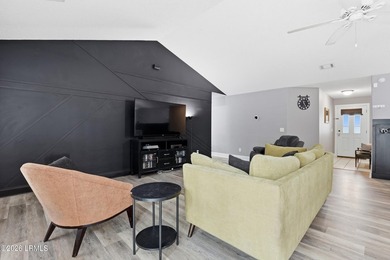 Welcome to 9 Wellena Court! Tucked away on a quiet cul-de-sac - photo 5