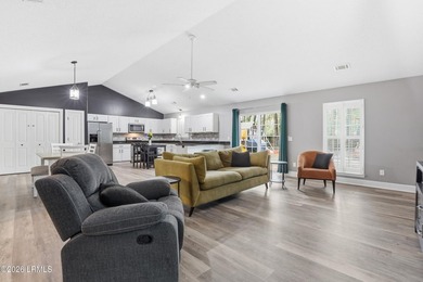 Welcome to 9 Wellena Court! Tucked away on a quiet cul-de-sac - photo 7