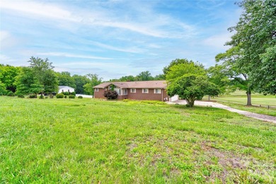 Opportunity awaits in River Bend! Situated on a desirable lot - photo 29