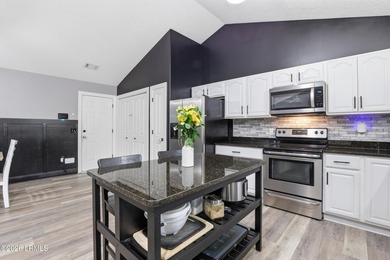 Welcome to 9 Wellena Court! Tucked away on a quiet cul-de-sac - photo 10