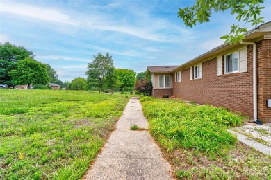 Opportunity awaits in River Bend! Situated on a desirable lot - photo 31