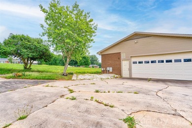 Opportunity awaits in River Bend! Situated on a desirable lot - photo 32
