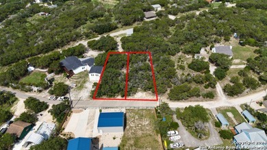 Lake Medina Lot For Sale in Lakehills Texas