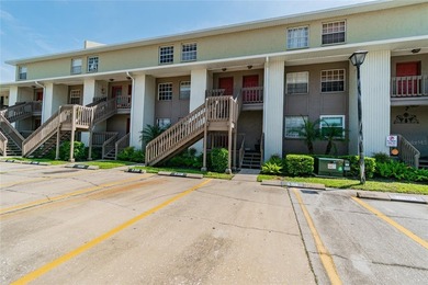 Very well maintained 2 bedrooms, 1.5 bath, two-story townhome in - photo 3