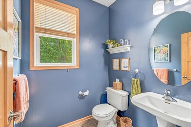 Welcome to this charming 4-bedroom, 4-bathroom home located on a - photo 20