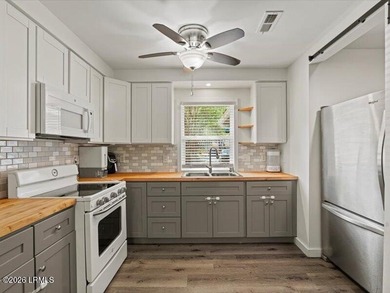 Experience the perfect blend of modern comfort and Lowcountry - photo 9
