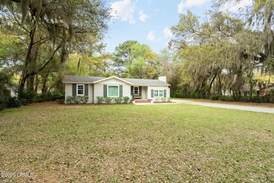 Welcome to this charming Lowcountry ranch-style home located in - photo 4