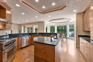 Experience luxury riverfront living with sweeping Columbia River - photo 12
