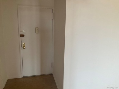 Freshly painted, cleaned, and ready to go. Oversized bedroom - photo 7