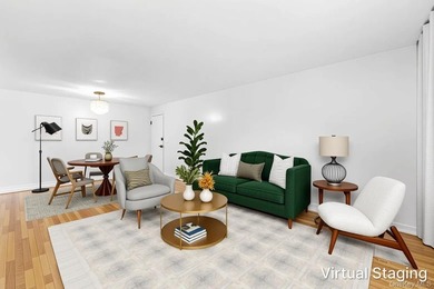 Immaculate and spacious 800 SF Junior 4 co-op residence in the - photo 2