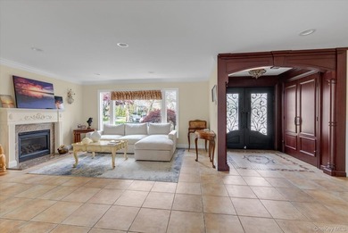 Welcome to a rare and exceptional waterfront in the heart of - photo 2