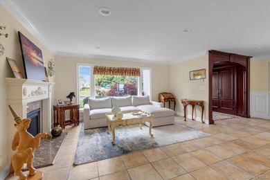 Welcome to a rare and exceptional waterfront in the heart of - photo 3