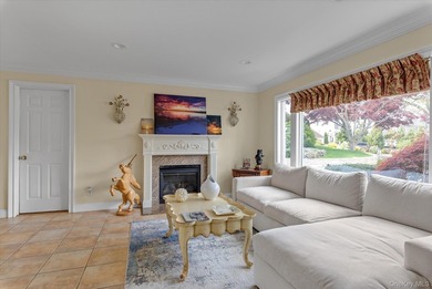 Welcome to a rare and exceptional waterfront in the heart of - photo 4