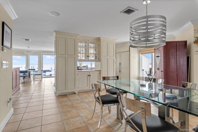 Welcome to a rare and exceptional waterfront in the heart of - photo 8