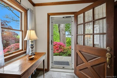 Welcome to gracious coastal living in one of Huntington's most - photo 4