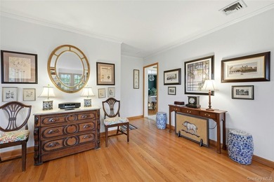 Welcome to gracious coastal living in one of Huntington's most - photo 5