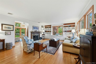 Welcome to gracious coastal living in one of Huntington's most - photo 6
