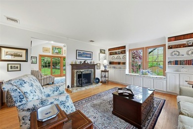 Welcome to gracious coastal living in one of Huntington's most - photo 7