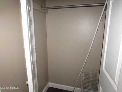 Tri Level Townhome near Pass Rd and Courthouse Rd. Single car - photo 14