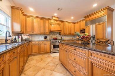 Welcome to This Stunning Postmodern Masterpiece in Half Hollow - photo 15