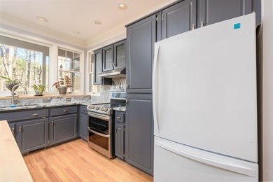 Exceptional Saddle Ridge townhome in the heart of Reynolds Lake