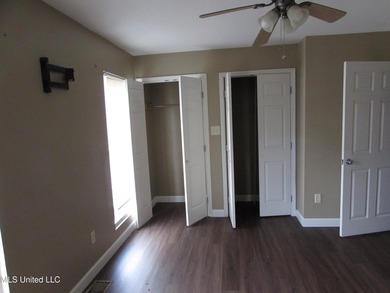 Tri Level Townhome near Pass Rd and Courthouse Rd. Single car - photo 17