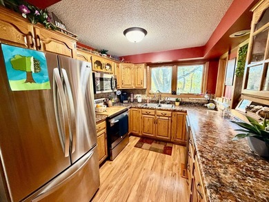 LAKE LIFE ON AN ACREAGE - the best of both worlds! This stunning - photo 17