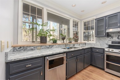 Exceptional Saddle Ridge townhome in the heart of Reynolds Lake