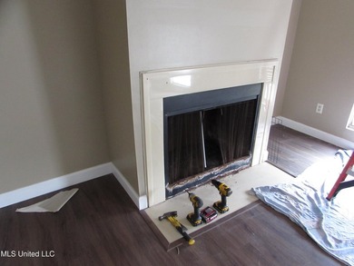 Tri Level Townhome near Pass Rd and Courthouse Rd. Single car - photo 18