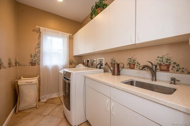 Welcome to This Stunning Postmodern Masterpiece in Half Hollow - photo 21