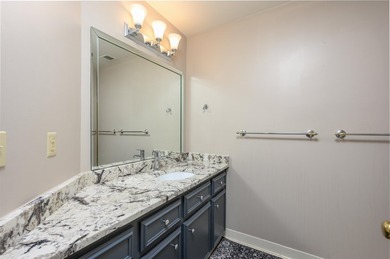 Exceptional Saddle Ridge townhome in the heart of Reynolds Lake