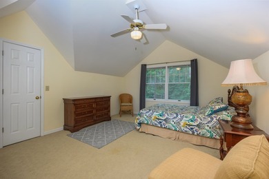 Exceptional Saddle Ridge townhome in the heart of Reynolds Lake