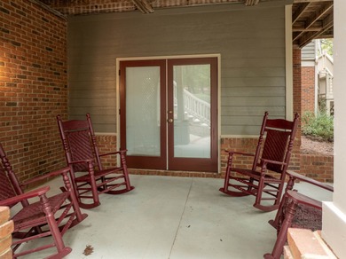 Exceptional Saddle Ridge townhome in the heart of Reynolds Lake