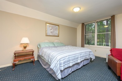 Exceptional Saddle Ridge townhome in the heart of Reynolds Lake