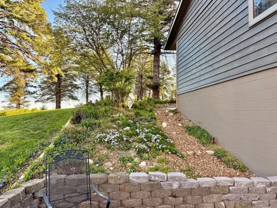 LAKE LIFE ON AN ACREAGE - the best of both worlds! This stunning - photo 53