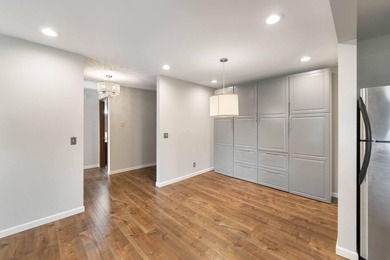 Welcome to this bright and inviting 2 bed, 2 bath, third-floor - photo 13
