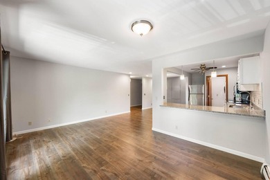 Welcome to this bright and inviting 2 bed, 2 bath, third-floor - photo 16
