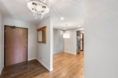 Welcome to this bright and inviting 2 bed, 2 bath, third-floor - photo 19