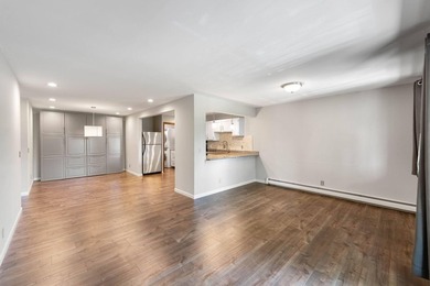 Welcome to this bright and inviting 2 bed, 2 bath, third-floor - photo 20