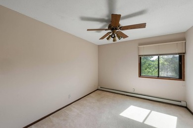 Welcome to this bright and inviting 2 bed, 2 bath, third-floor - photo 26