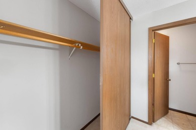 Welcome to this bright and inviting 2 bed, 2 bath, third-floor - photo 28