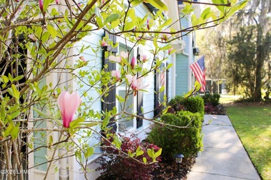 LOWCOUNTRY LIVING AT ITS BEST! This beautifully maintained - photo 1