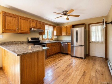 Spacious, 5 bedroom, 2 bath colonial in the Newport Beach - photo 10