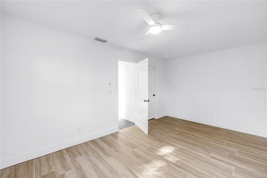 Welcome to Vina Del Mar's premier waterfront community, where - photo 39
