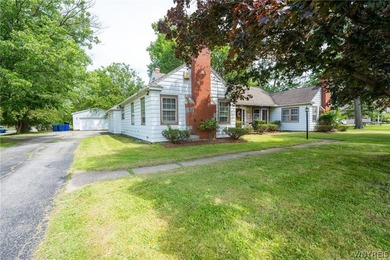 This spacious single-family home with a private in-law apartment - photo 1