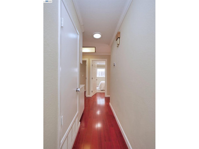 Nestled in a quiet cul-de-sac in Fremont's desirable Brookvale - photo 25