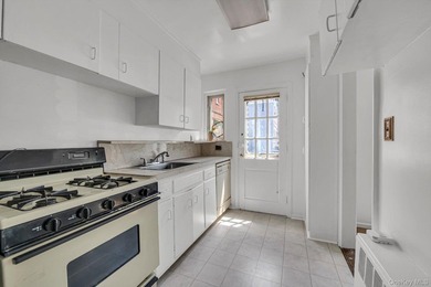 A Rare Find - A Duplex-Style Unit With Outdoor Patio. Situated - photo 7