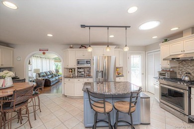 Don't miss this Diamond in the rough which features a Bay Shore - photo 9